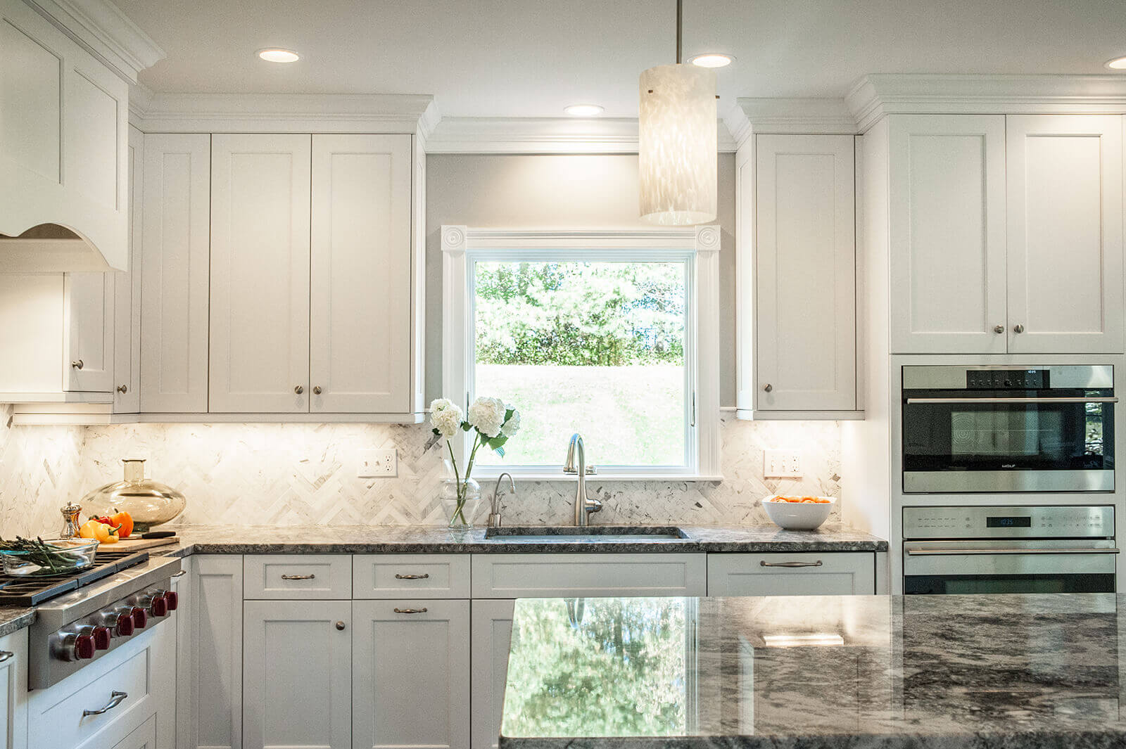 White Kitchen With White Appliances Photos - The Best Home Design